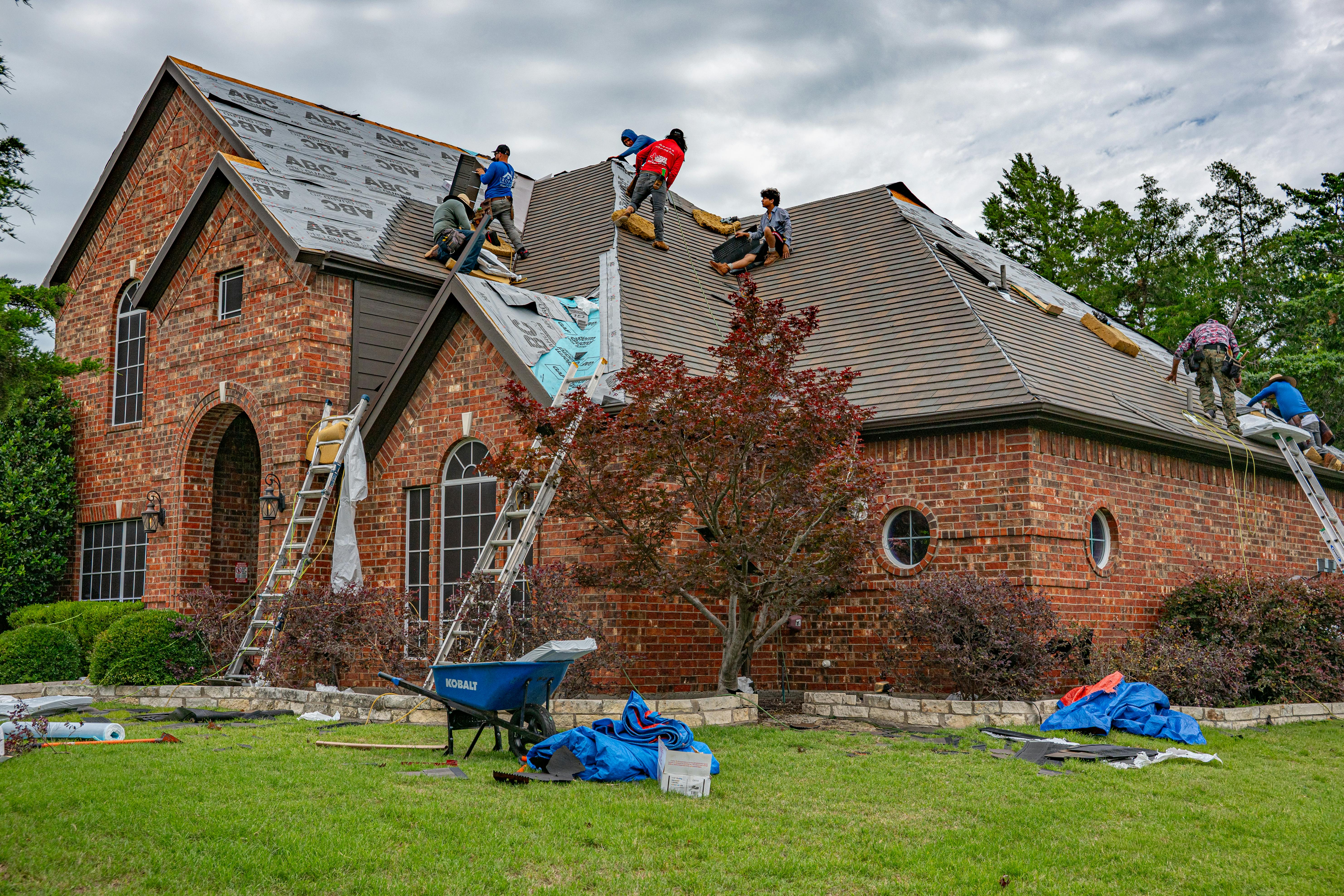 Residential roofing project